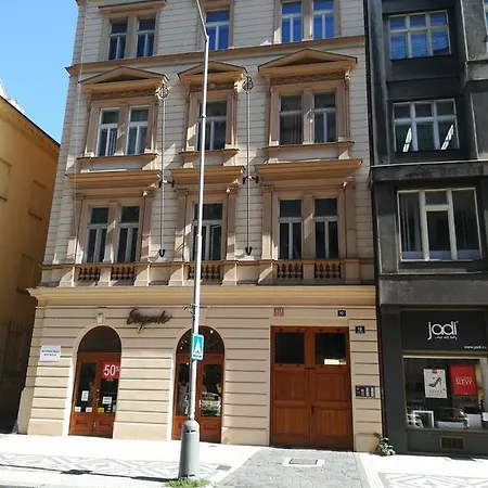 Family Duplex On Wenceslas Square شقة براغ